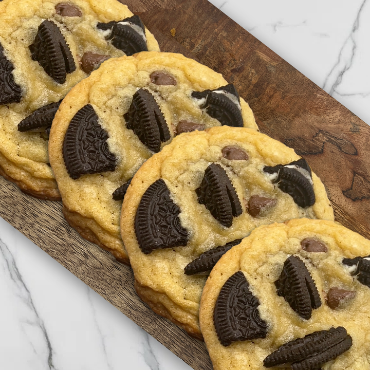 "Chocolate Chip Oreo Delight Box - 18 Indulgent Cookies"