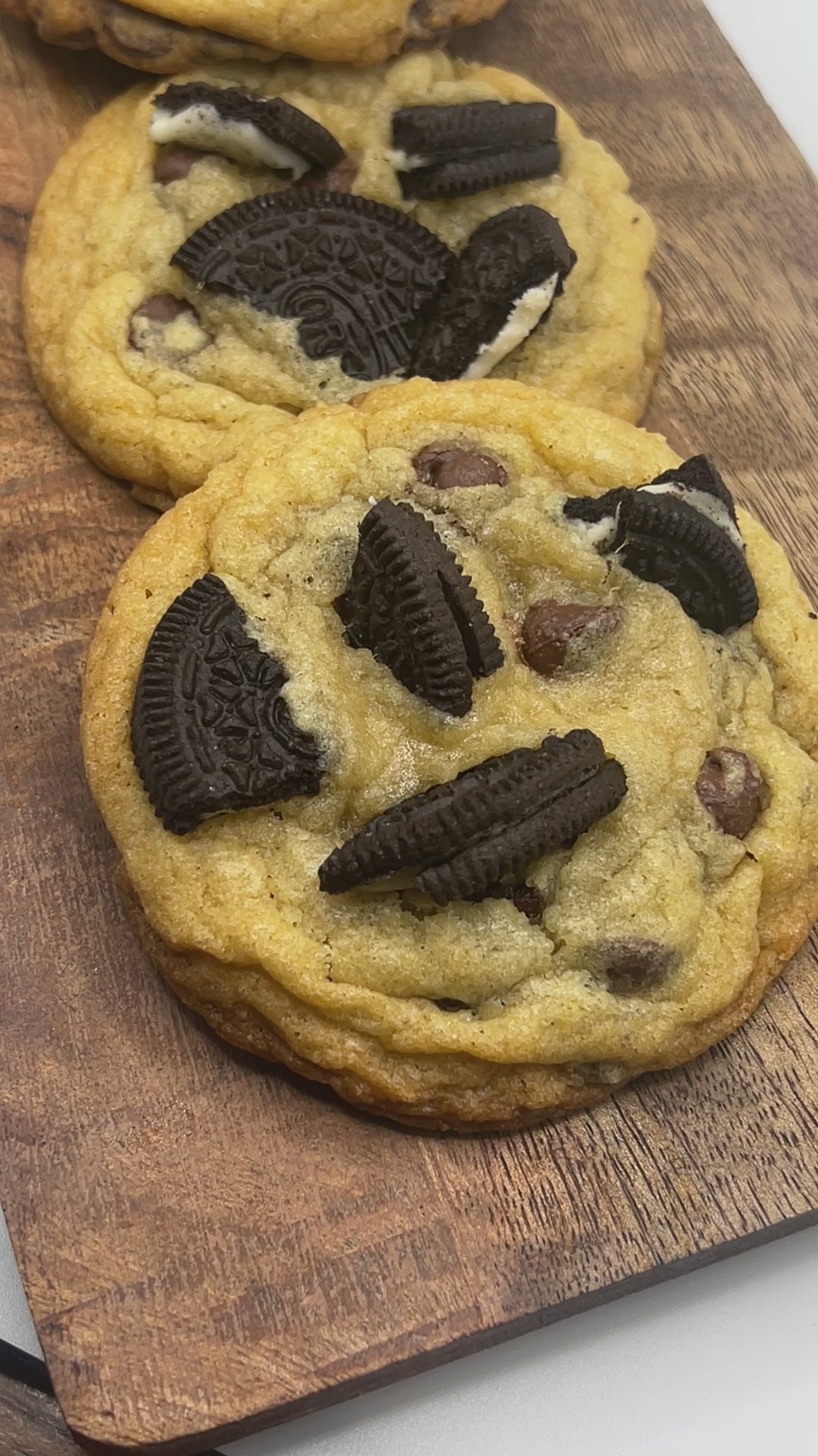 "Chocolate Chip Oreo Delight Box - 18 Indulgent Cookies"